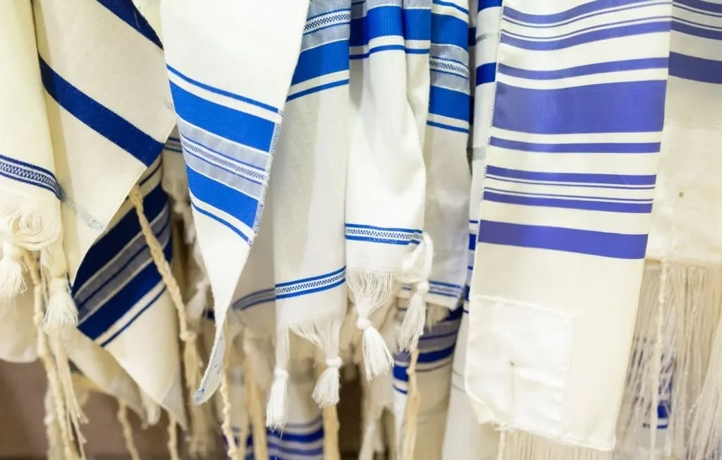 Talis Versus Tzitzis